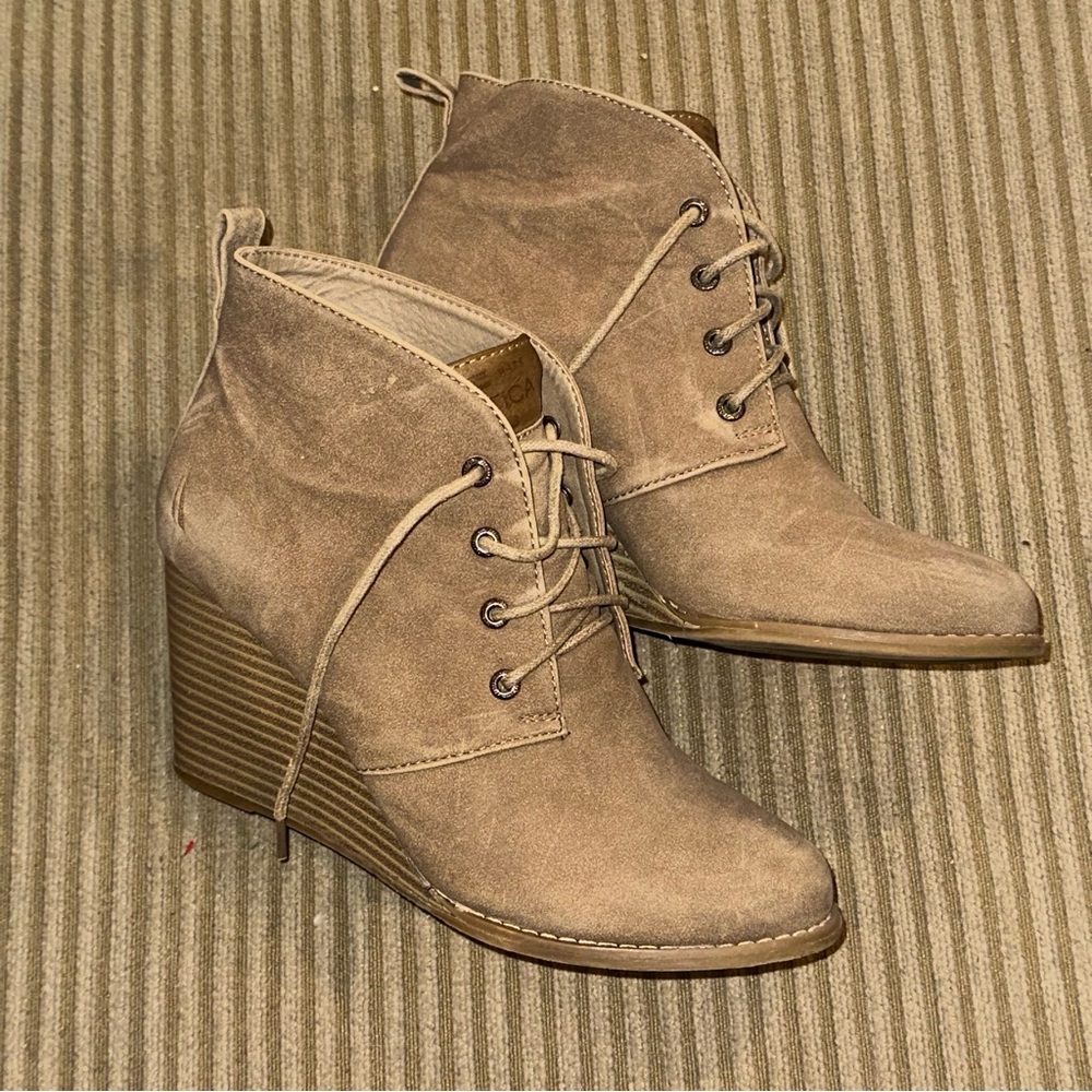 Nautica Women's Tan Wedge Ankle Boots - Size 8